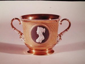 Sevres kop med et cameo-portræt af kejserinde Josephine (1763-1814) (porcelæn)